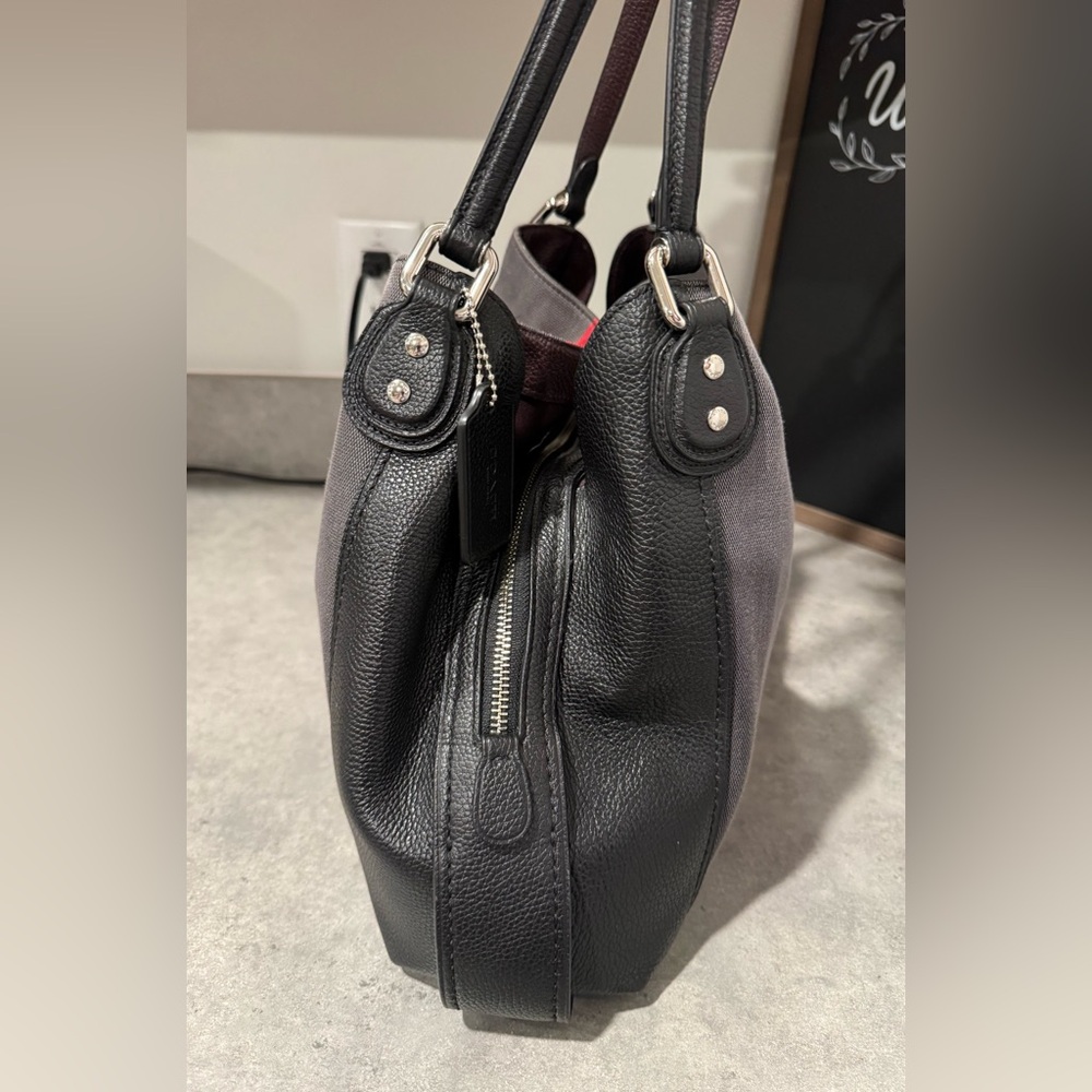 Coach Edie 31 Horse and Carriage Shoulder Bag! - Picture 7 of 12